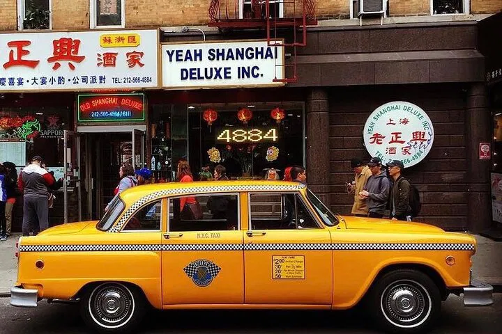 Vintage Taxi Adventure: Manhattan's Iconic Landmarks & Hidden Gems