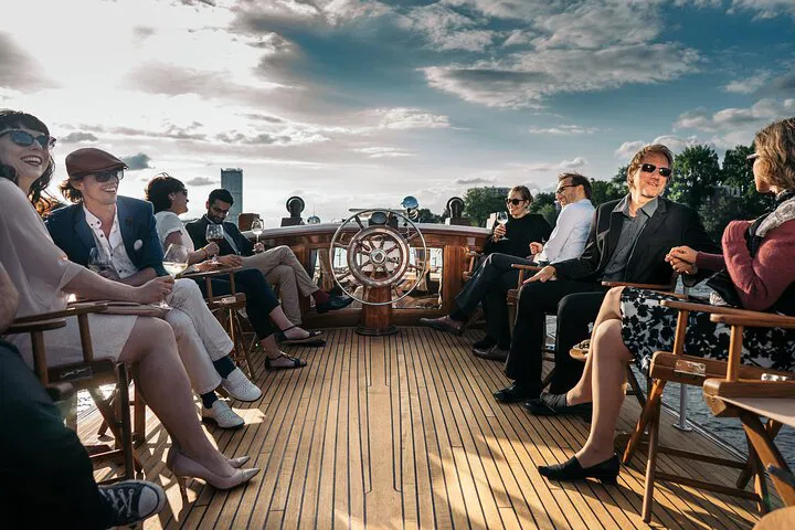 Sunset Aperitif: Cruise into Berlin's Enchanting Evening on the Fitzgerald