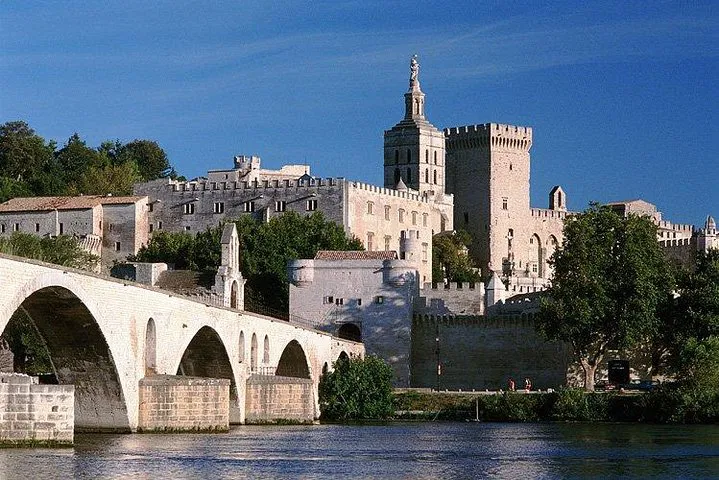 Côtes du Rhône Adventure: Explore Avignon & Taste Châteauneuf-du-Pape Wines