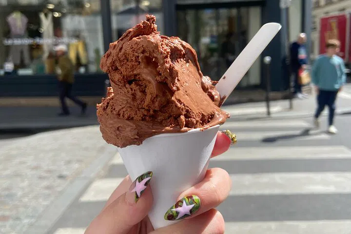 Indulge in Paris: Saint-Germain Chocolate & Pastry Paradise!