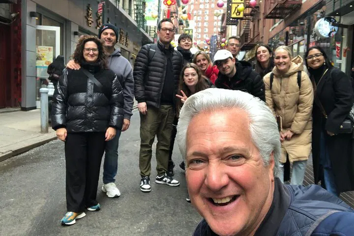 Uncover Manhattan's Secrets: A Fun-Filled Walking Tour Adventure!