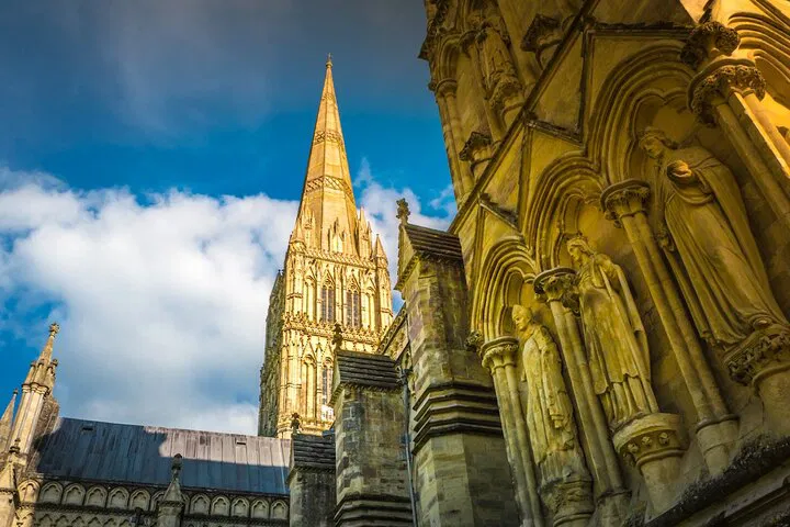 Unveiling History: Private Day Tour to Stonehenge and Salisbury from Bath