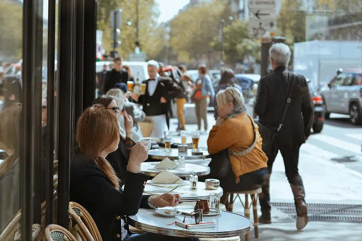 Paris Unveiled: A Russian-Language Historical Walking Tour