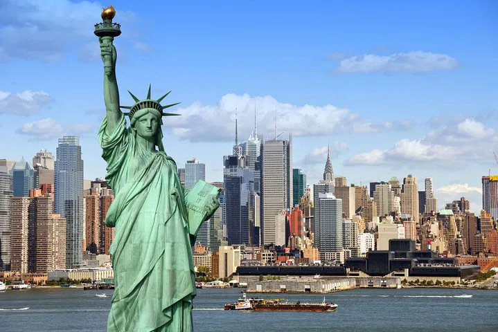 Uncover NYC's Marvels: An Engaging Walking Tour of 30+ Iconic Landmarks