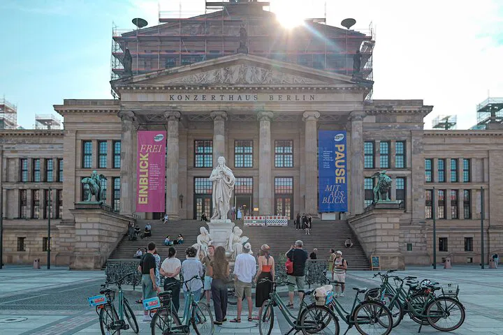 Berlin Bike Tour: School Class Highlights Adventure!