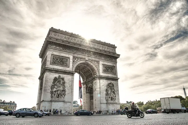 Unveiling Paris: A Personalized First-Time Private Tour Extravaganza