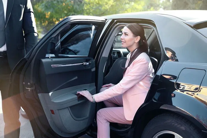 Effortless Border Transfers: Buffalo Airport to Canada Private Ride
