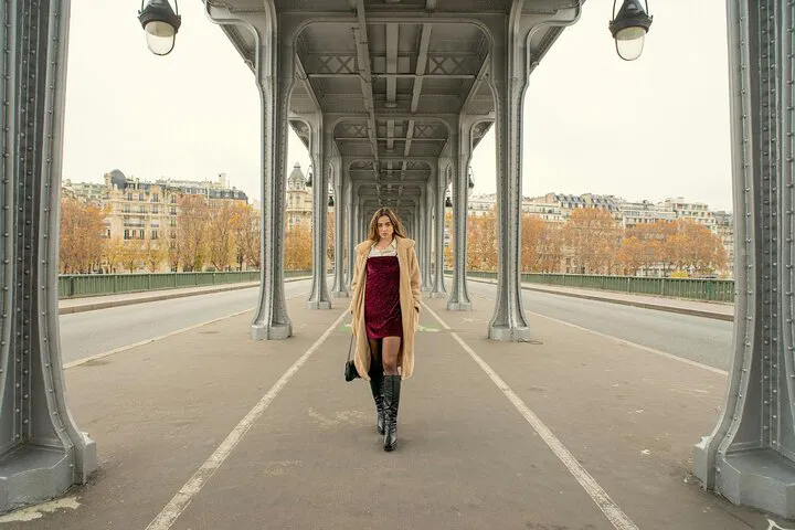 Bir-Hakeim Bridge Photoshoot: Capture Your Parisian Dream