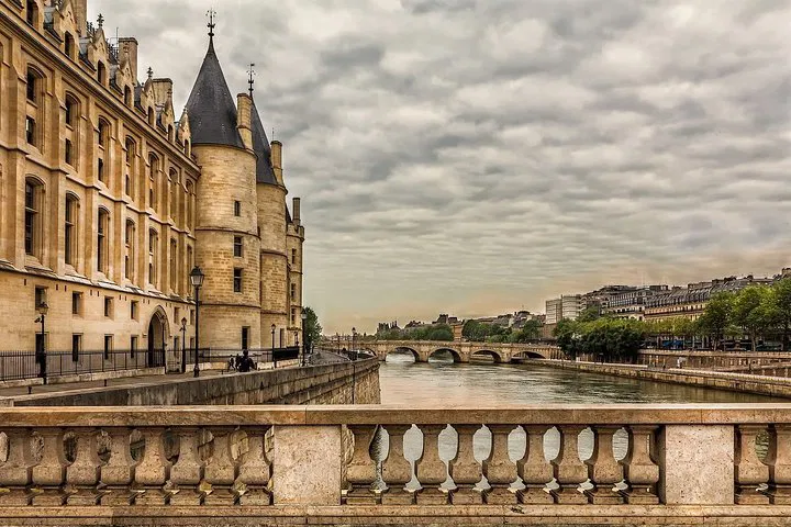 Unveiling Medieval Paris: A Historian-Led Walking Adventure