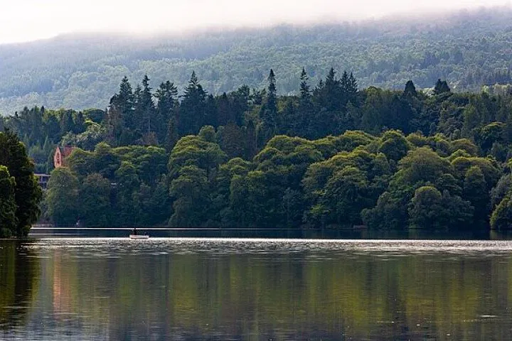 Edinburgh's Whisky, Chocolate & Scenic Views: A Luxurious Private Tour