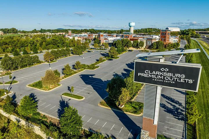 Luxury Shopping Escape: Private Tour to Clarksburg Premium Outlets from Baltimore