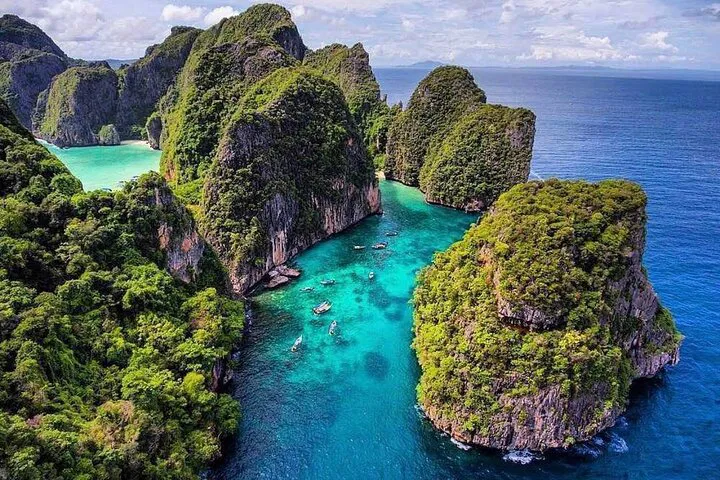 Discover Paradise: Phi Phi Islands Speedboat Adventure!