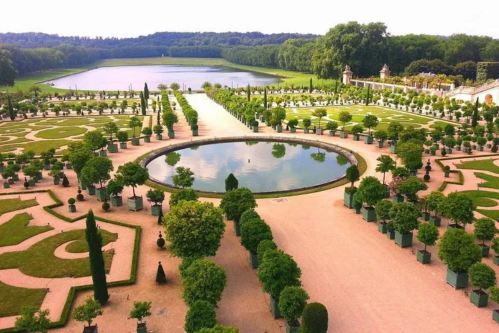 Versailles Palace: A Swift Minivan Journey into French Royalty
