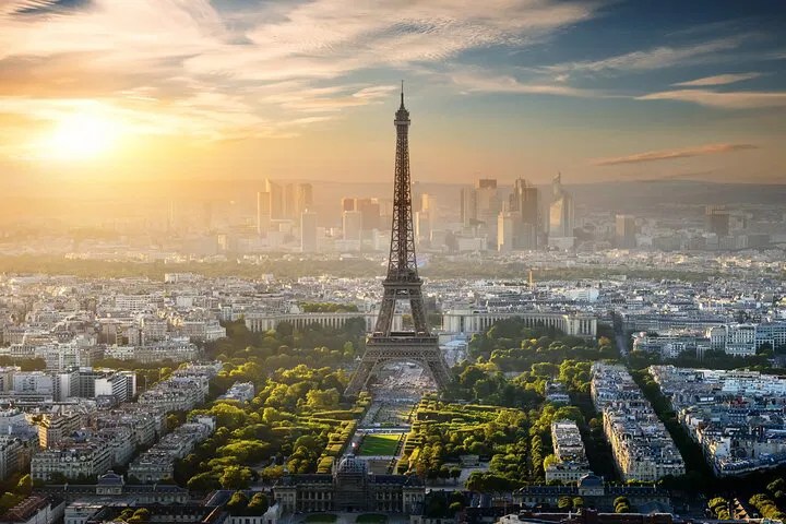Eiffel Tower: Ascend to Parisian Heights with Pre-booked Summit Access