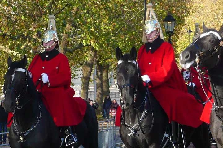 Royal London: Private Walking Tour & Changing of Guards