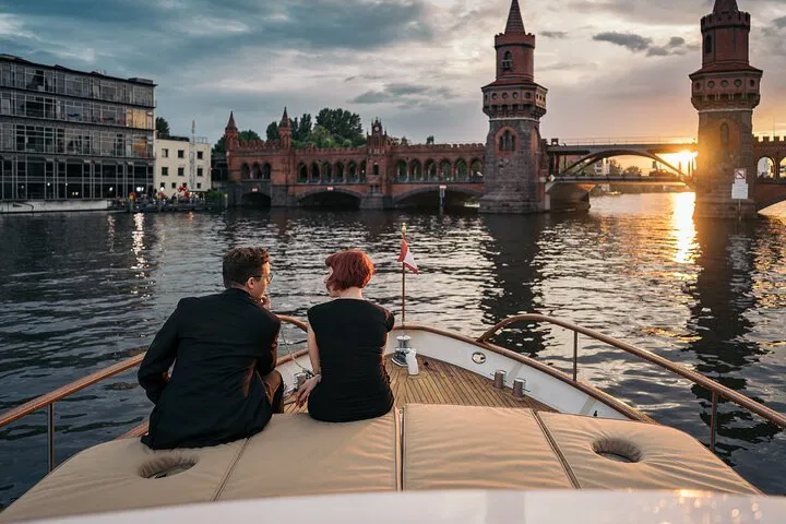 Berlin Dinner Cruise: Fine Dining on the Spree