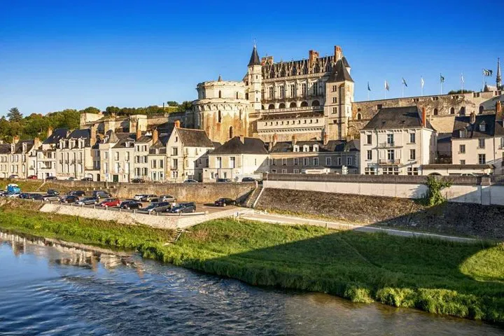 Luxury Private Transfer: Bayeux to Amboise in Style