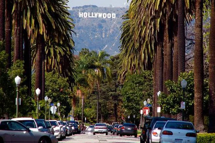 Discover LA's Secrets: A Luxurious, Personalized City Tour