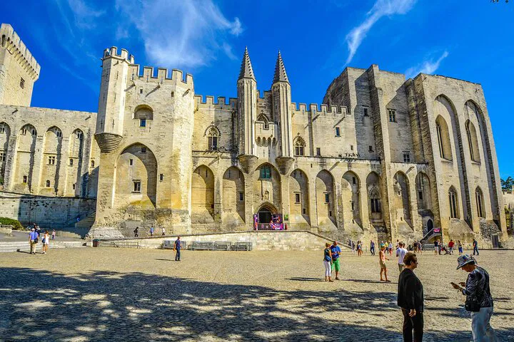 Avignon Audio Walking Tour: Explore at Your Own Pace!