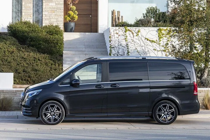 Luxury Private Transfer: Paris Hotel to Versailles Palace