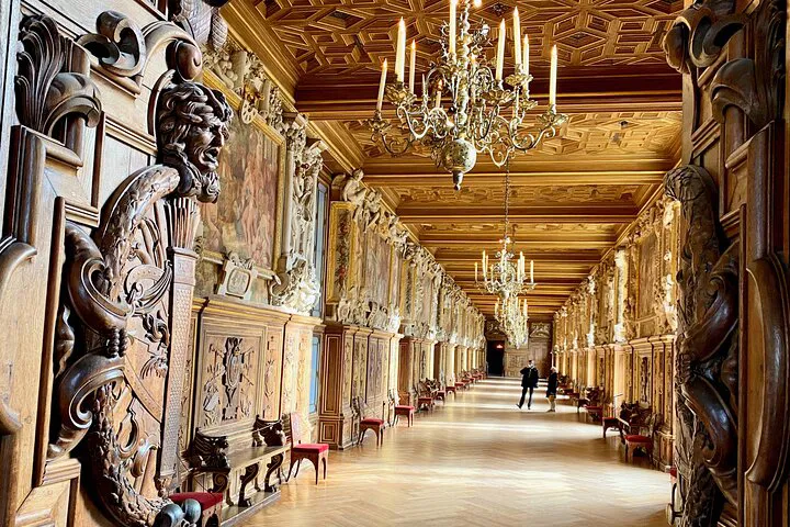 Unveiling French Royalty: Fontainebleau, Versailles, and Trianon Small Group Day Trip