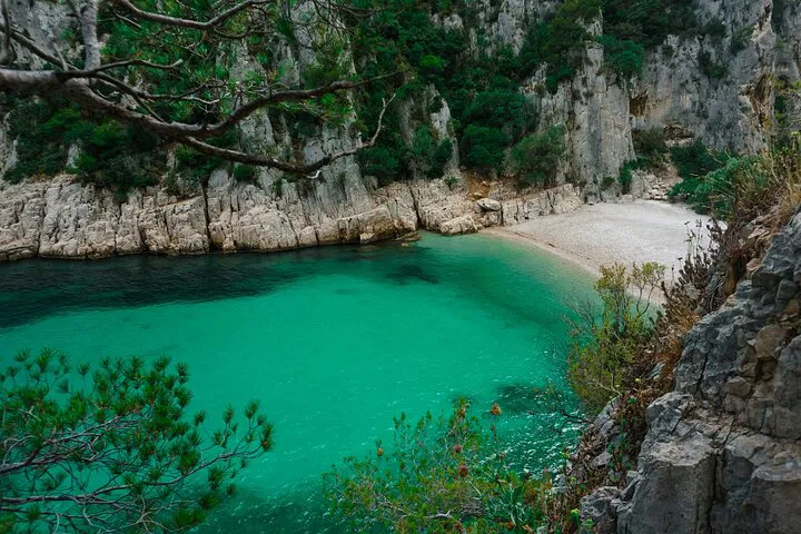 Discover Provence: Cassis & Calanques Boat Tour Adventure