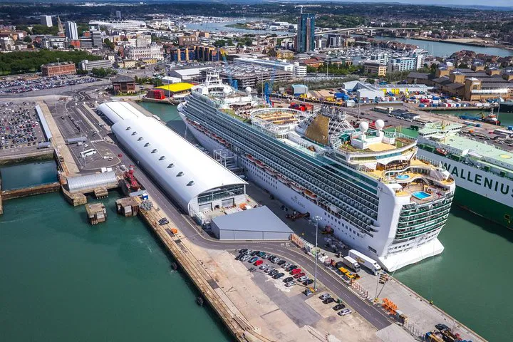 Stress-Free Southampton to Heathrow Transfer: Private & Punctual