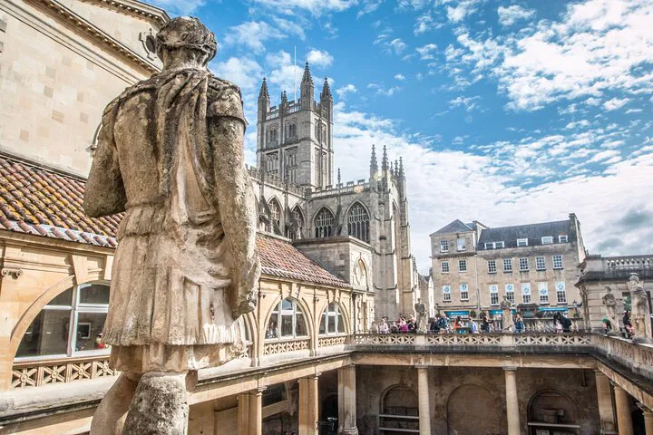Uncover British History: Private Tour to Stonehenge, Bath & Windsor
