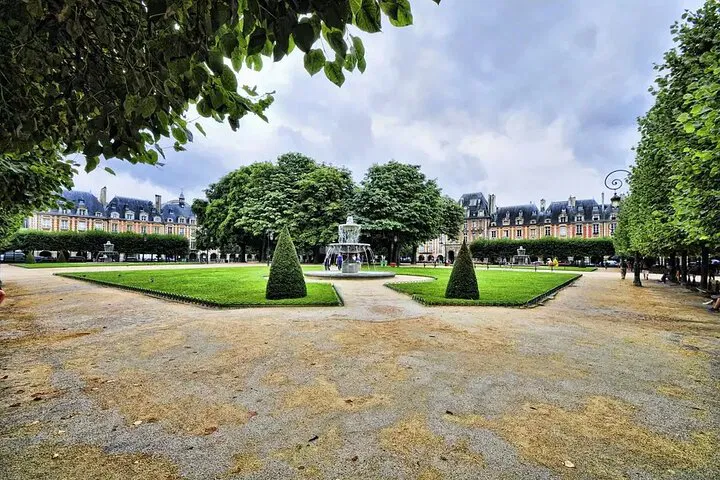 Parisian Delights: Le Marais Stroll, Metro Ride & Indian Culinary Journey!
