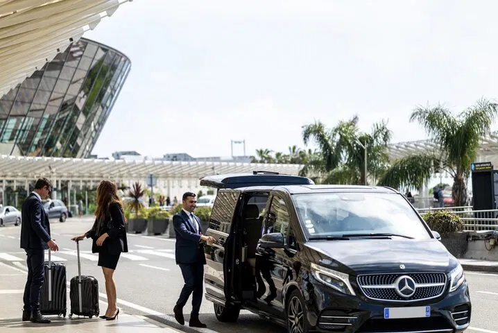Effortless London Arrival: Private Airport Transfer to Your Hotel