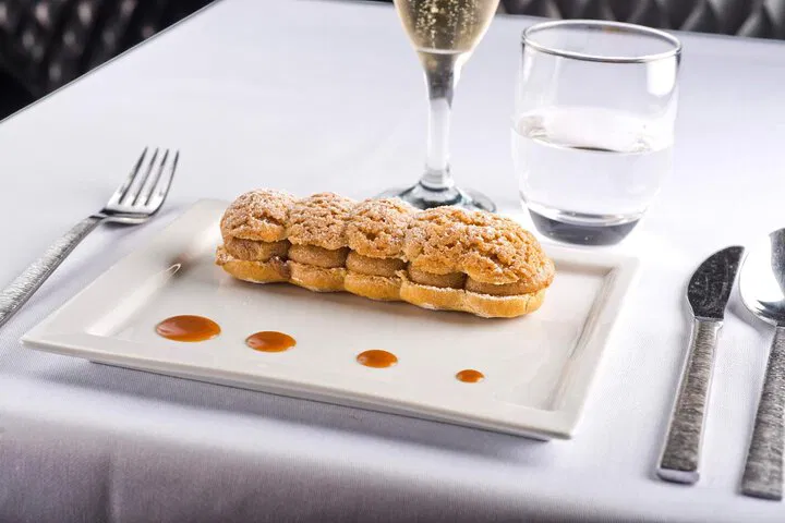 Seine River Cruise: Paris Lunch/Dinner Boat Tour