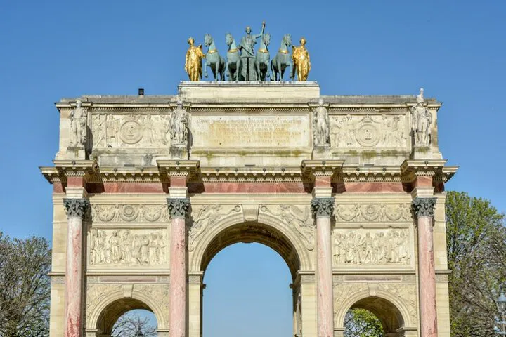 Unlocking Louvre's Secrets: A Family Treasure Hunt Adventure