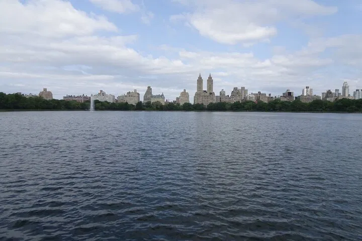 NYC Upper East Side Scavenger Hunt: Explore Museums & More!