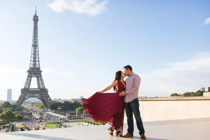 Eiffel Tower Photo Tour: Capture Your Parisian Dream!