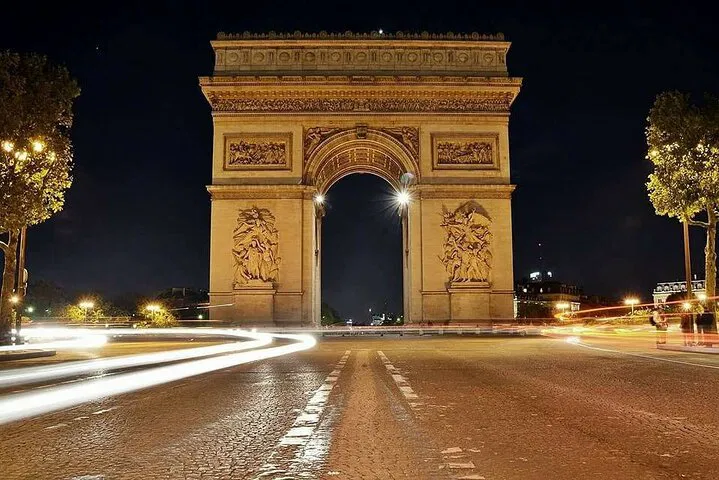 Arc de Triomphe: Ascend Paris's Iconic Arch with Priority Access