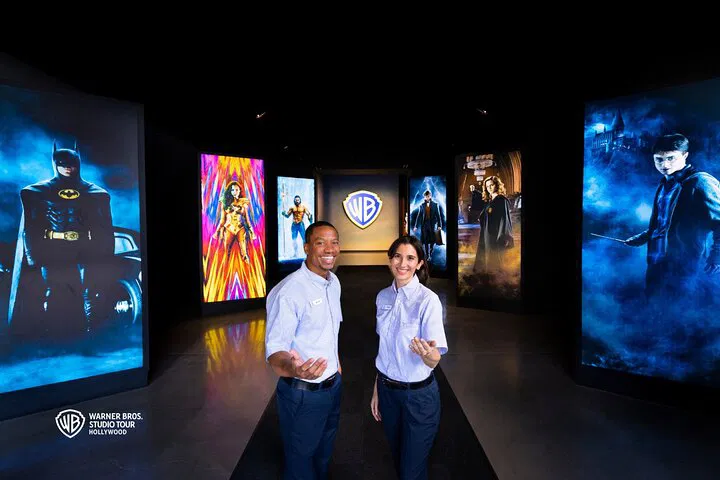 Hollywood Dream: Celebrity Homes & Warner Bros. Studio Adventure!
