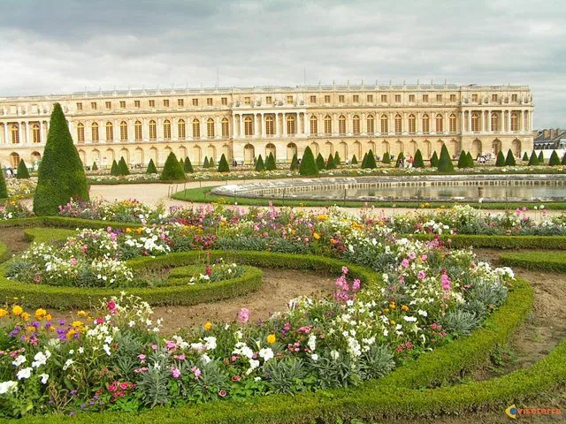 Giverny & Versailles: A Parisian Day of Art and Royalty