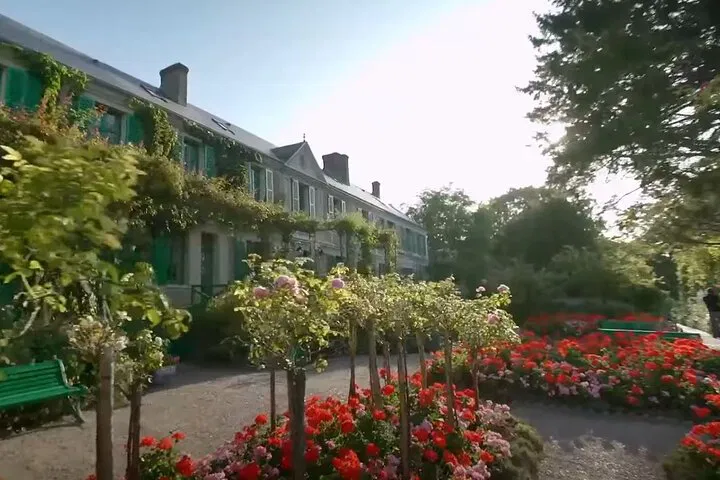 Monet's VIP Day Trip: Paris to Giverny, Rouen & Étretat