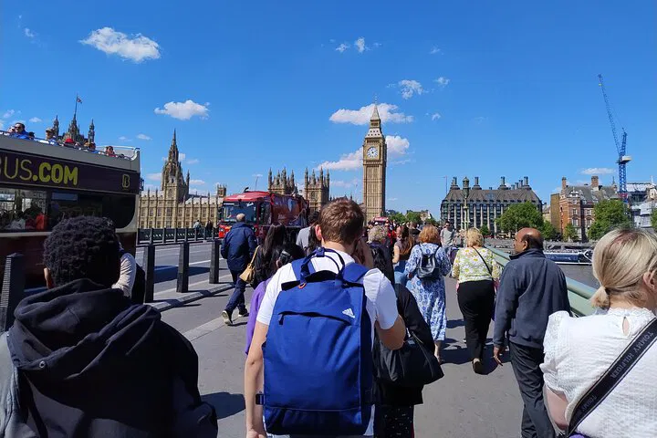 London Hike: See All the Sights & End at a Historic Pub!