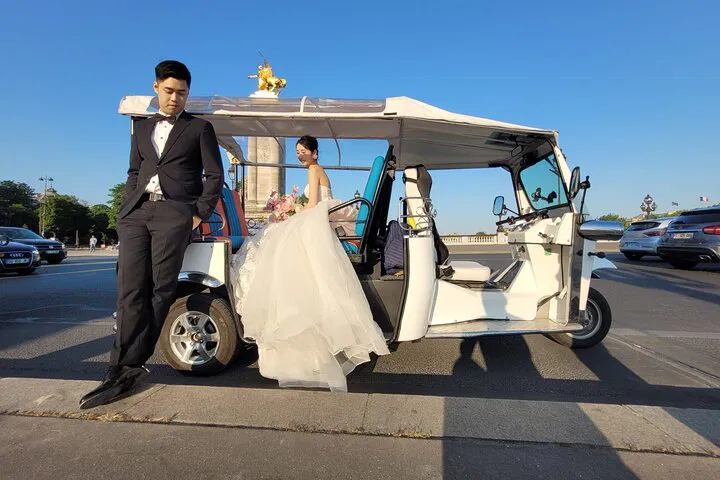 Paris Tuktuk Tour: See Top Sights Privately!