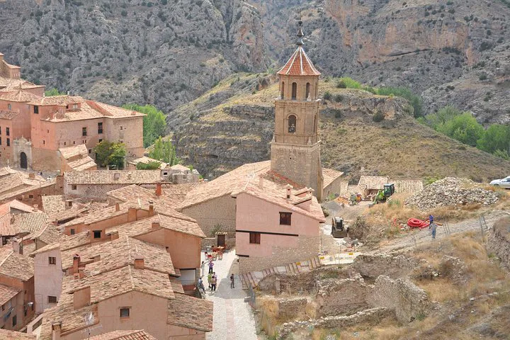 Uncover Albarracín's Charm: A Personalized Half-Day Journey