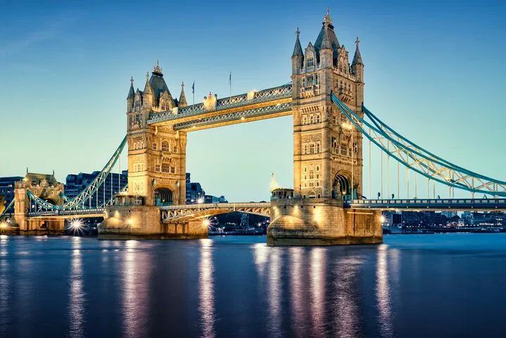 Discover London's Majesty: A Personalized Private Van Tour