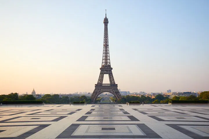 Eiffel Tower Summit Access with Host: Unforgettable Paris Views