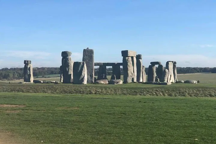 Stress-Free Stonehenge: Private Transfer from London