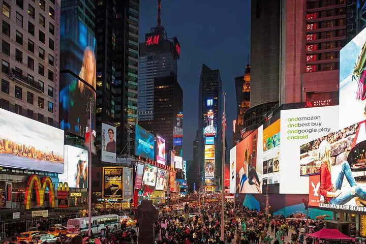 Solve a 1940s Murder Mystery: Interactive Crime Hunt at The Empire State Building!