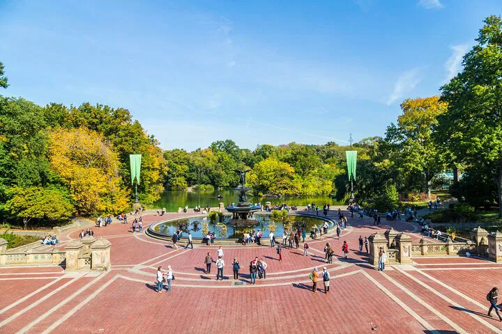 NYC Romantic Story Walk: Discover Hidden Gems!