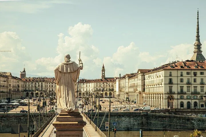 Uncover Turin's Secrets: A Ghostly Exploration Game