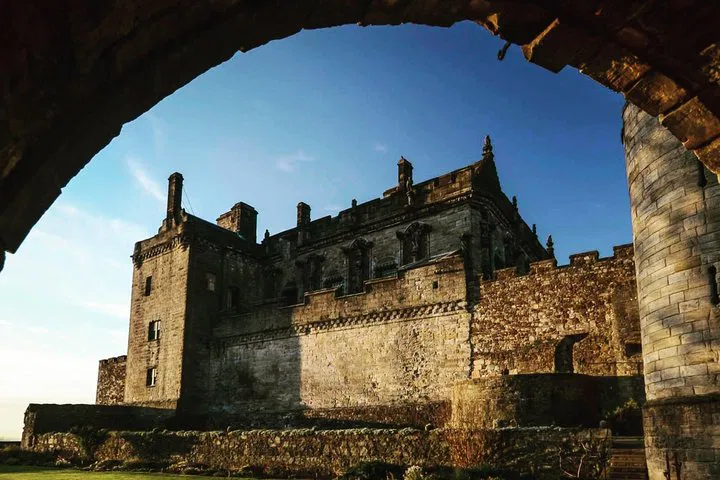 Unlock Scotland: Private Stirling Castle & Whiskey Distillery Tour!