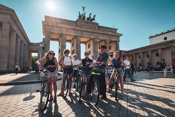 Berlin Bike Tour: Uncover History & Hidden Gems on Two Wheels!