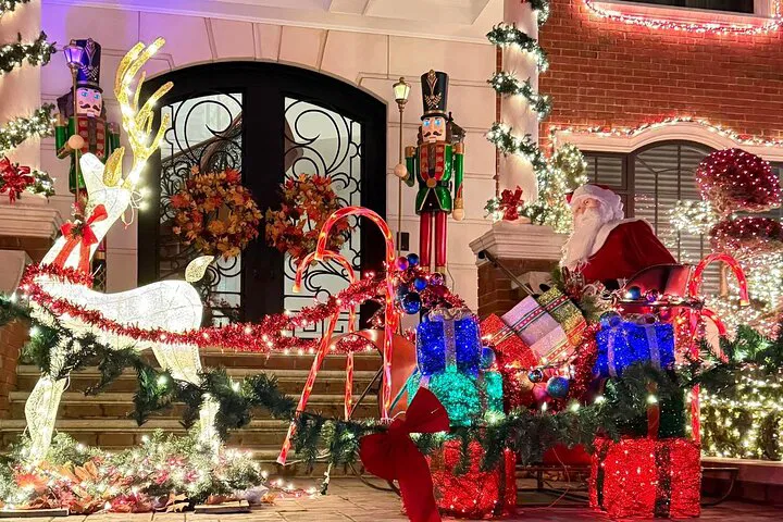 Experience the Magic: Brooklyn's Dazzling Christmas Lights Bus Tour